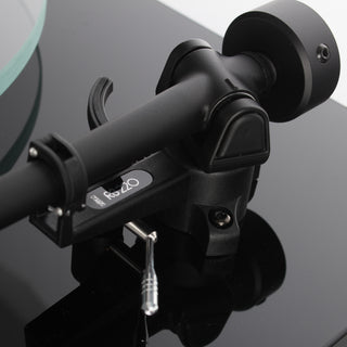 Rega: Planar 2 Turntable w/ ND3 Cartridge - Black